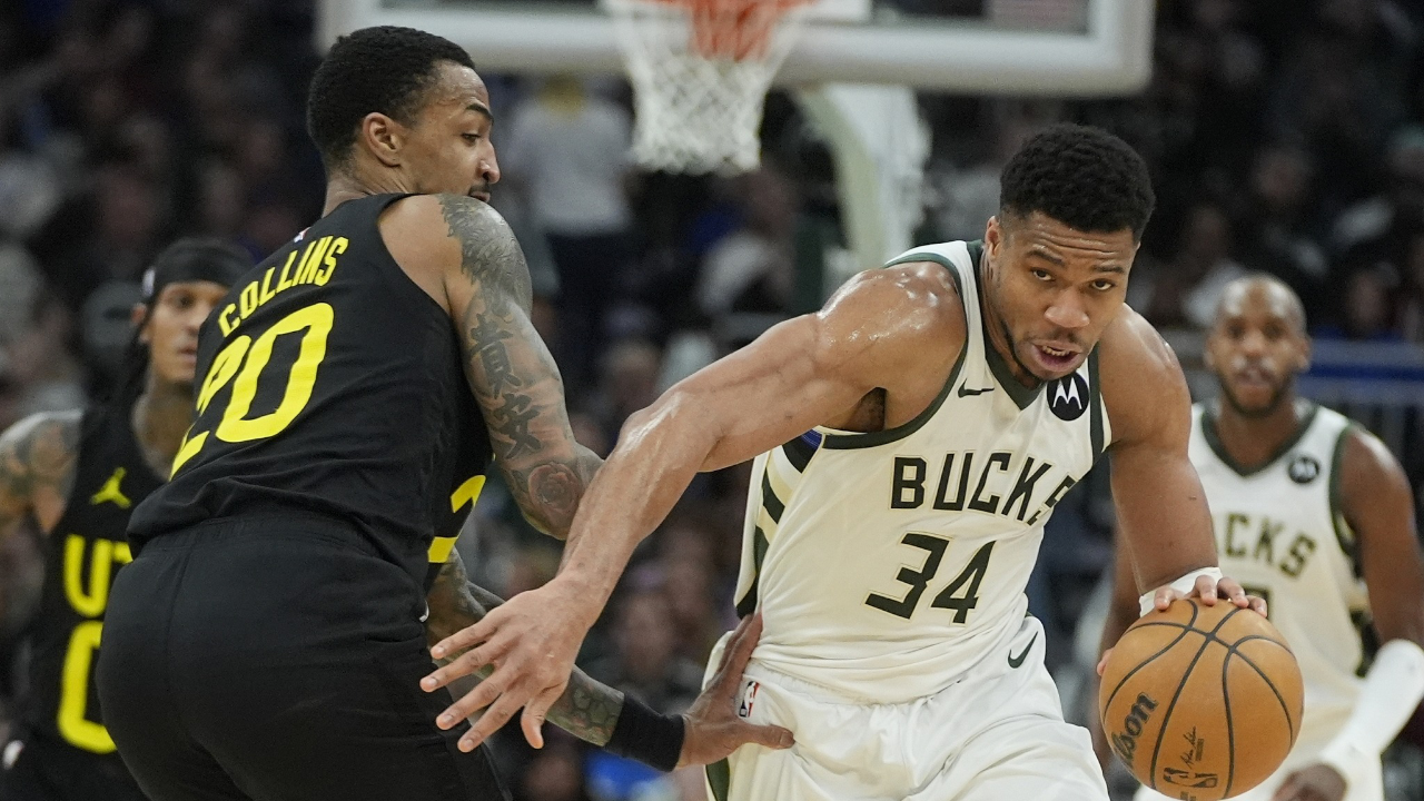 雄鹿大胜开拓者，字母哥35分