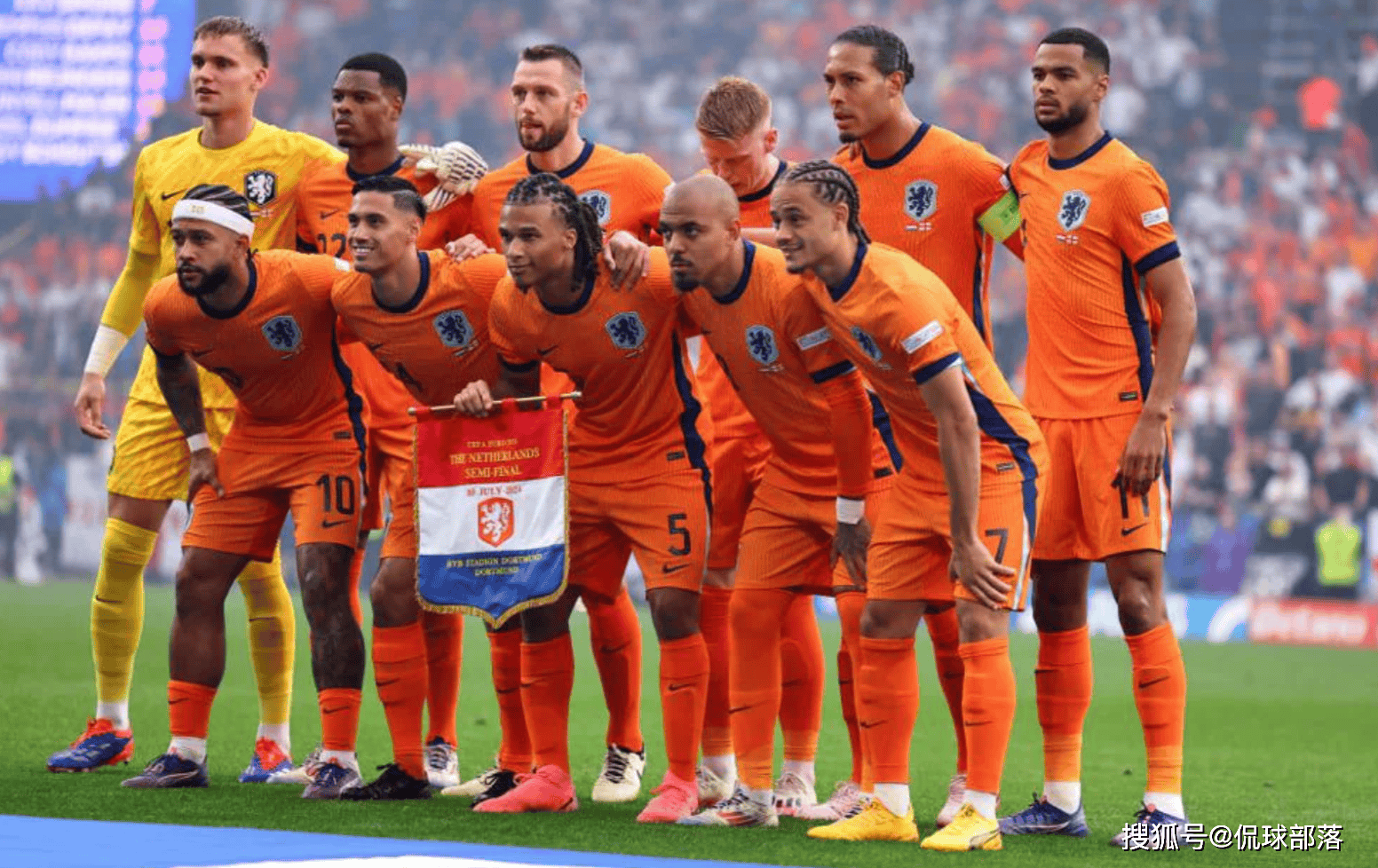 荷兰险胜英格兰，戈麦斯带队取胜