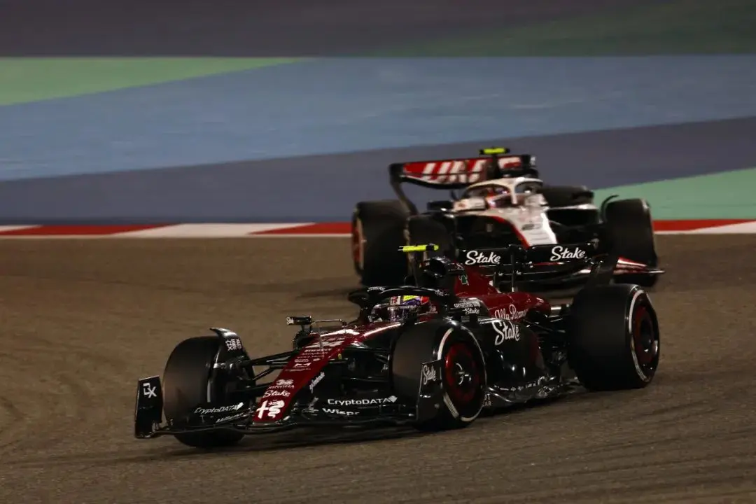 开云体育官网-阿斯顿马丁鏖战梅赛德斯，诺里斯刷新纪录