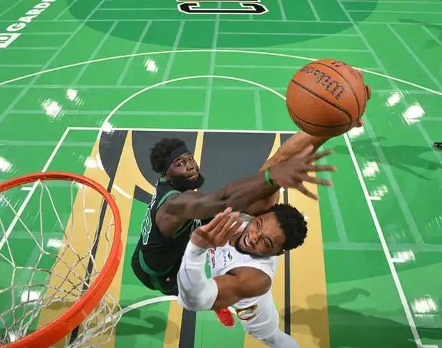 凯尔特人碾压雄鹿，利拉德刷新纪录