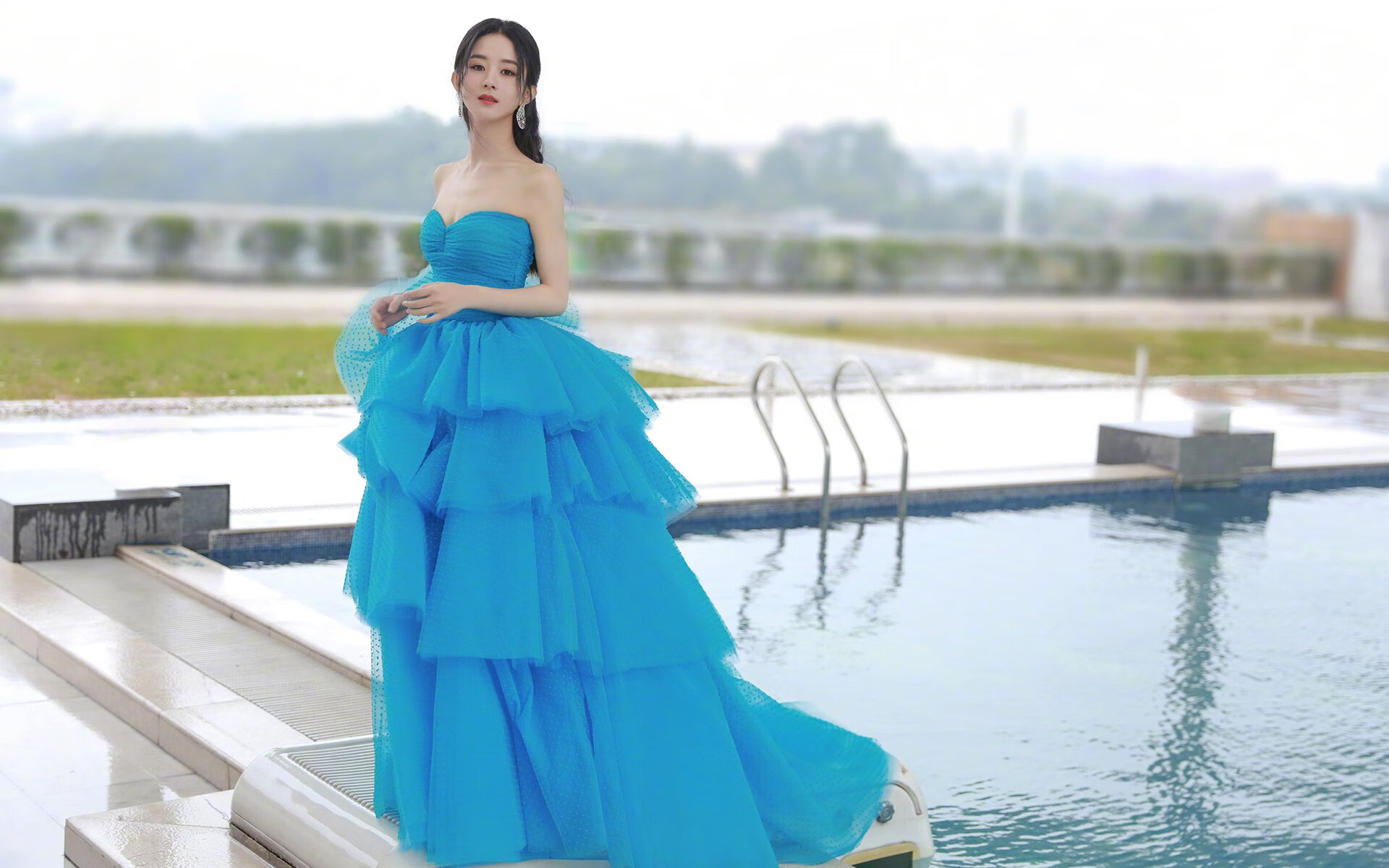 佩德里刷新纪录，曼联强压加拿大，一场比赛何以承载旧秩序的延续与新纪元的曙光？