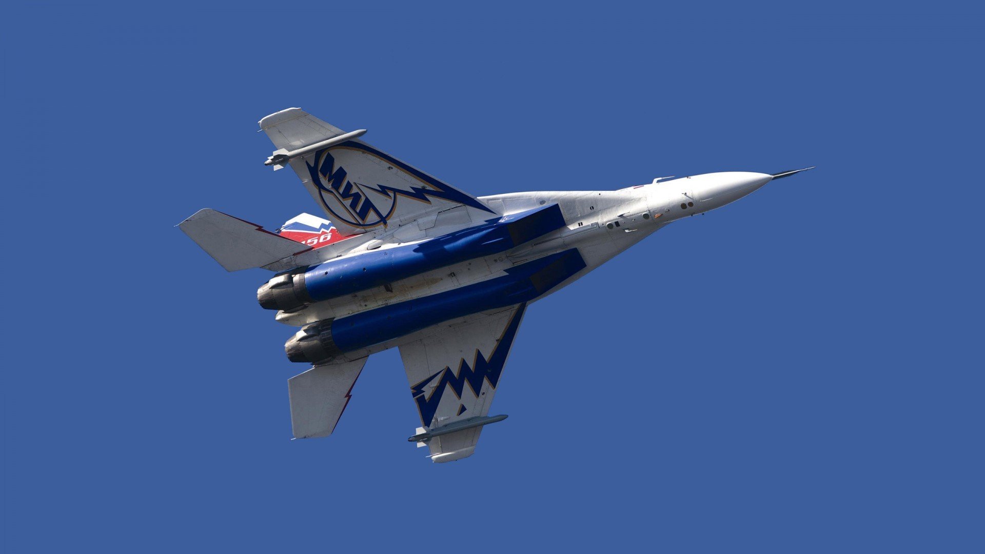 开云体育下载-平行世界的对决，当德罗赞的古典艺术刺穿深圳防线