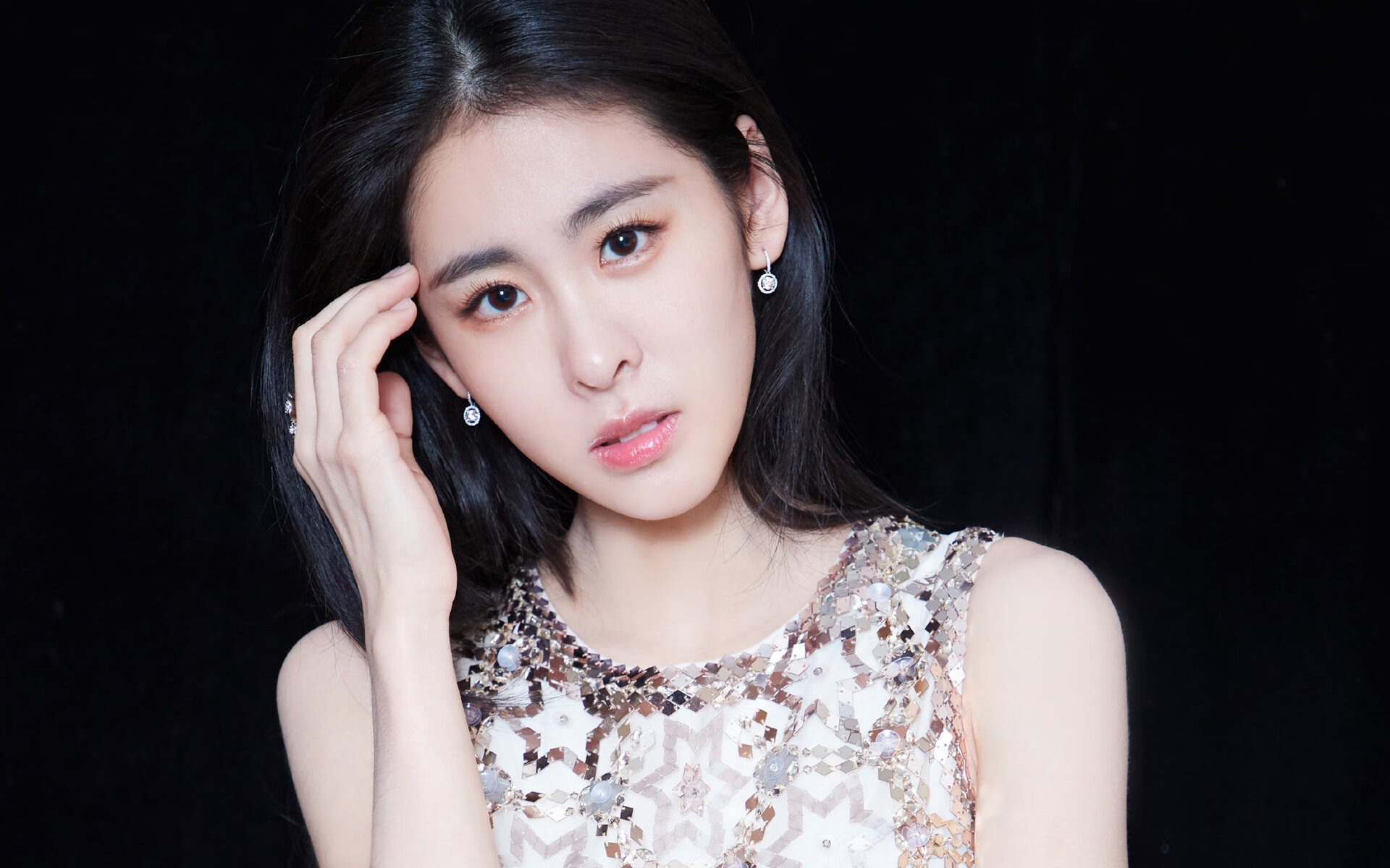 开云体育平台APP-铁血防守的镜子，中流砥柱的觉醒，绿茵场上两种无形的艺术