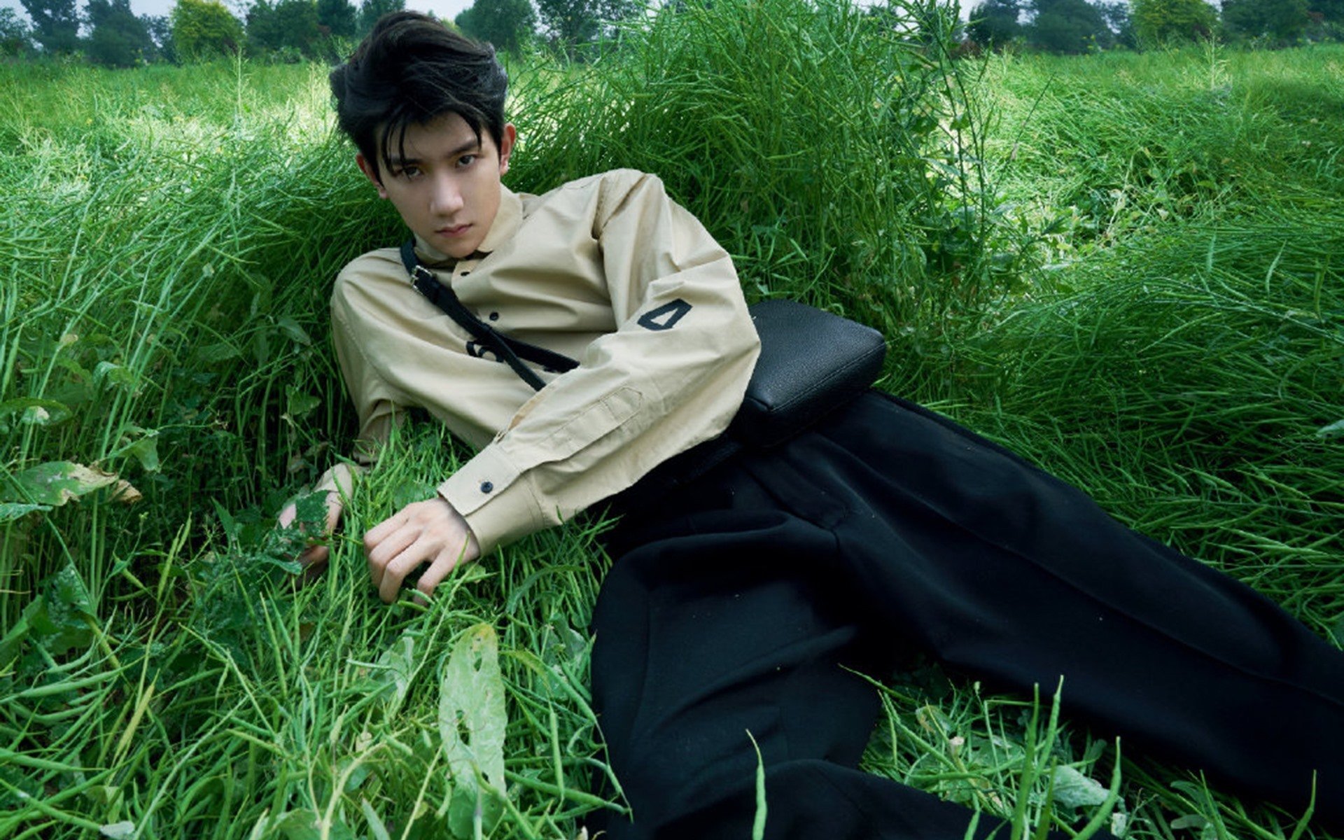 绿茵场与地缘棋局,当格列兹曼成为关键先生,谁在斩落乌克兰?